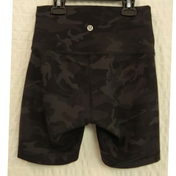 Lululemon 6" Wunder Train High-Rise Short - Picture 3 of 9